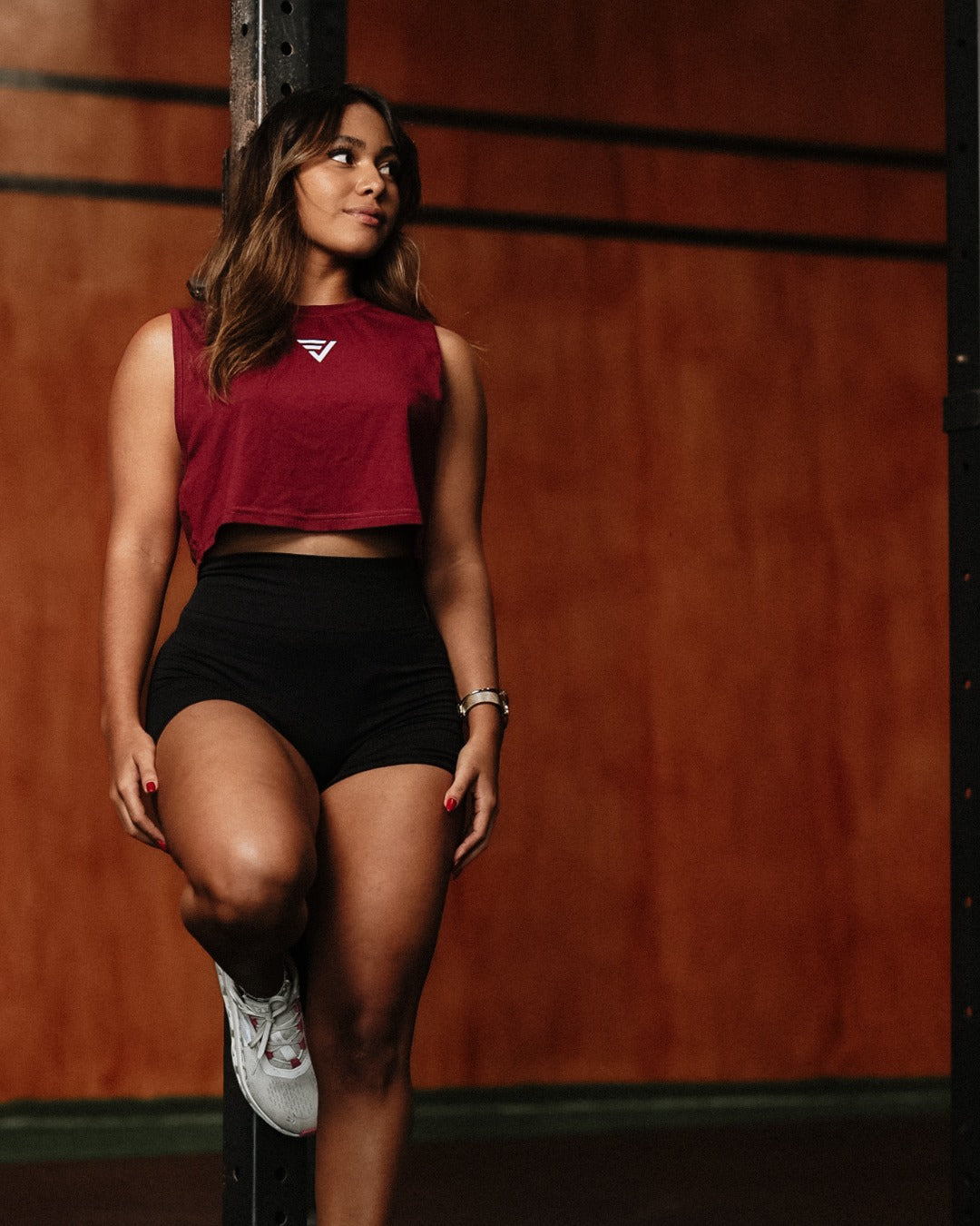 CAMISETA CROP TOP THINK HARD